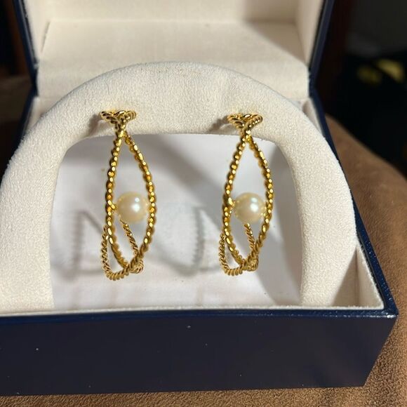 Large hoop gold tone & pearl pierced earrings. - Picture 1 of 4